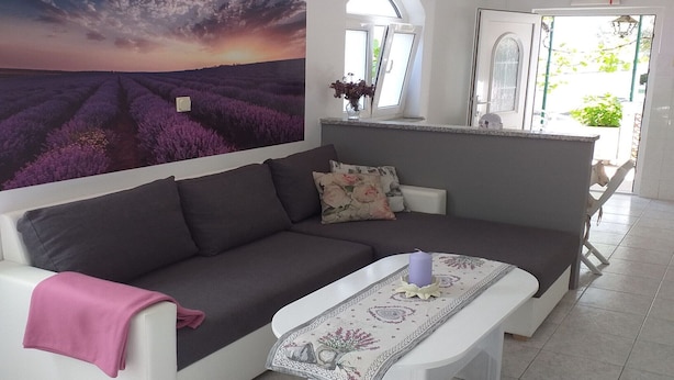 Smart TV - Apartments Lavanda & More - One Bedroom Apartment with Shared Terrace (Rab)