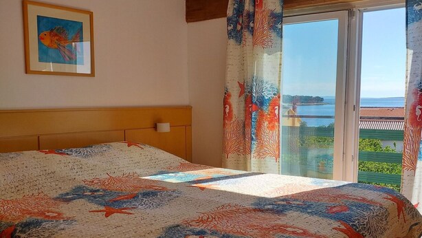 3 bedrooms, iron/ironing board, travel cot, free WiFi - Apartments Lavanda & More - Three Bedroom Apartment with Shared Terrace (Rab)
