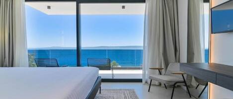 Iron/ironing board, travel cot, free WiFi