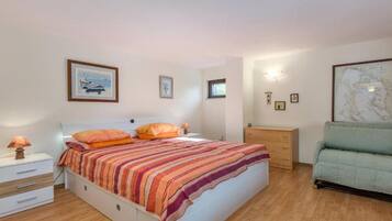 Iron/ironing board, free WiFi