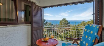 Apartment Villa Mirna - Three Bedroom Apartment with Balcony and Sea View