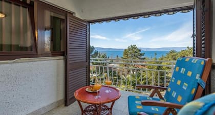 Apartment Villa Mirna - Three Bedroom Apartment with Balcony and Sea View