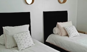 3 chambres, fer et planche à repasser, Wi-Fi gratuit, draps fournis