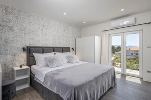 Tabla de planchar con plancha, cuna de viaje y wifi gratis 