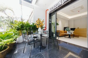 Reception - Madison Urban Stay (Hanoi)