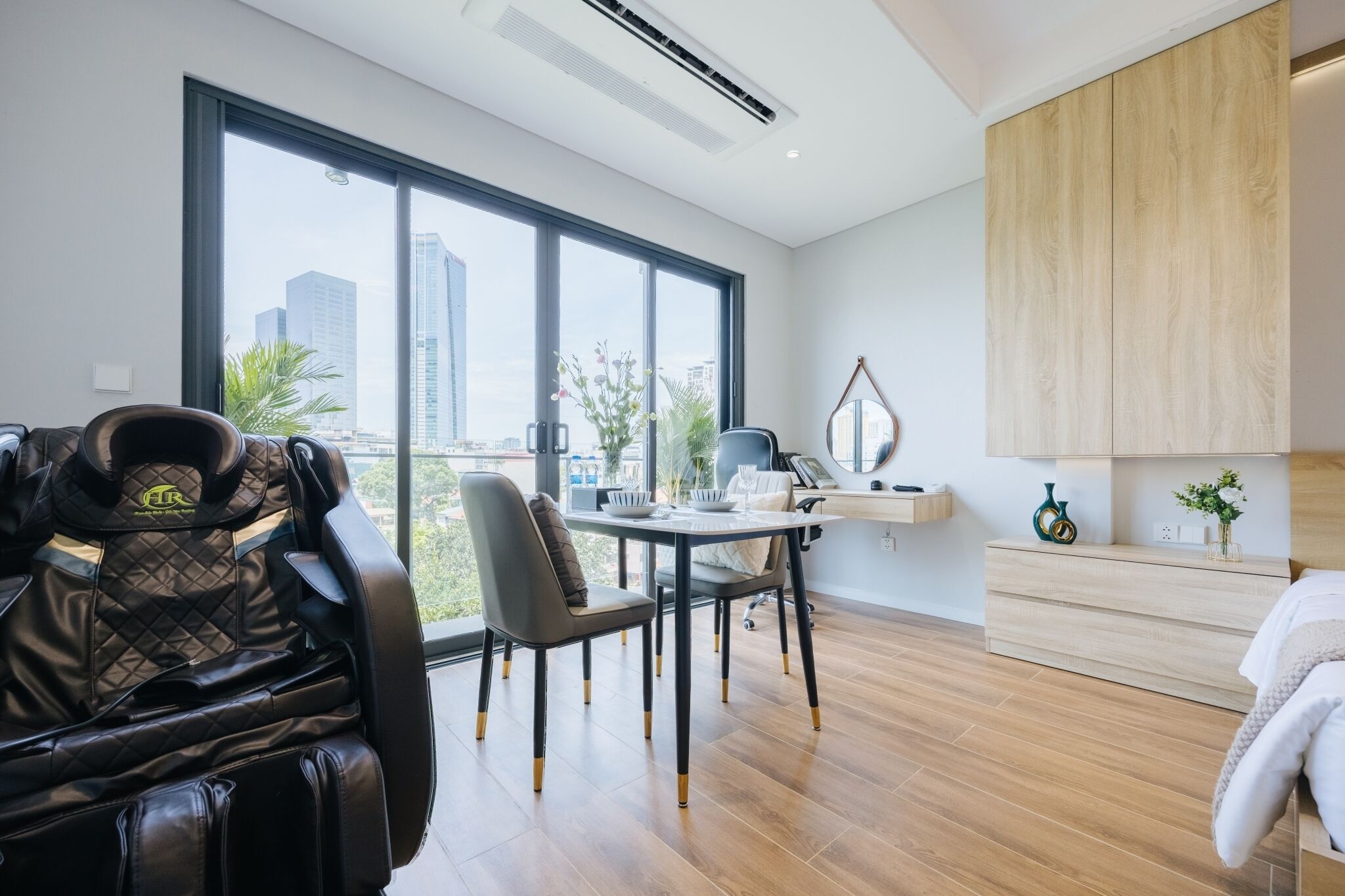 Luxury Apartment, Balcony, City View | Ruang tamu | 55 inci sebuah televisyen pintar dengan digital, Netflix, filem berbayar