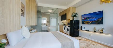 럭셔리 아파트, 발코니, 시내 전망 | 무료 미니바 품목, 책상, 노트북 작업 공간, 암막 커튼