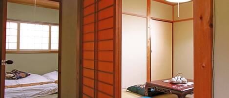 3 عدّة غرف نوم وواي فاي وملاءات أسرّة