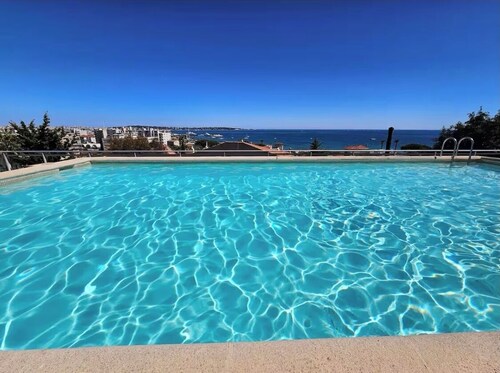 Golfe-Juin,2 rooms+roof pool, beach 500m,garage