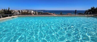 Golfe-Juin,2 rooms+roof pool, beach 500m,garage