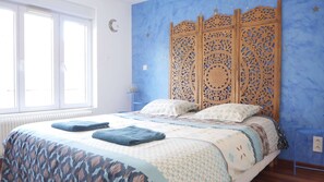 2 chambres, fer et planche à repasser, Wi-Fi, draps fournis