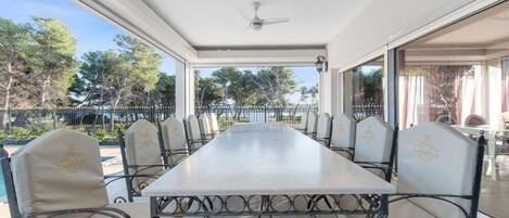 Outdoor dining