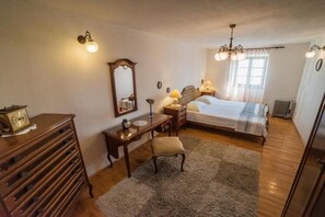 2 bedrooms, iron/ironing board, travel cot, free WiFi