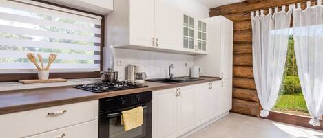 Geladeira, fogão, cooktop, cafeteira/chaleira