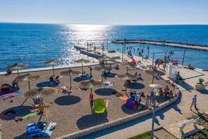 Beach nearby - Two Bedroom Apartment With Private Pool (Privlaka)