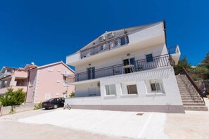 Exterior - Seaside Okrug Gornji Apartment with Terrace and Patio - Two Bedroom Apartment with Terrace (Okrug Gornji)