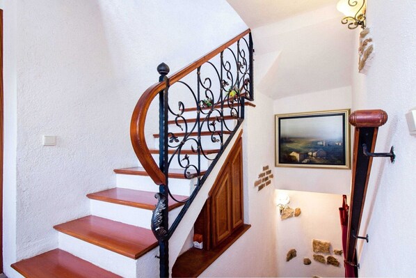 المنشأة من الداخل