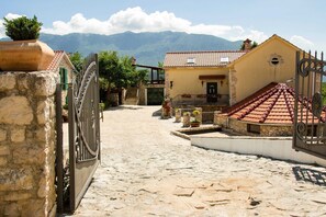 Property grounds - Authentic Dalmatian Hillside Escape with Pool, Sauna & BBQ - Seven Bedroom Holiday Home (Zadvarje)