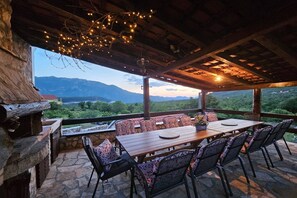 Outdoor dining - Authentic Dalmatian Hillside Escape with Pool, Sauna & BBQ - Seven Bedroom Holiday Home (Zadvarje)