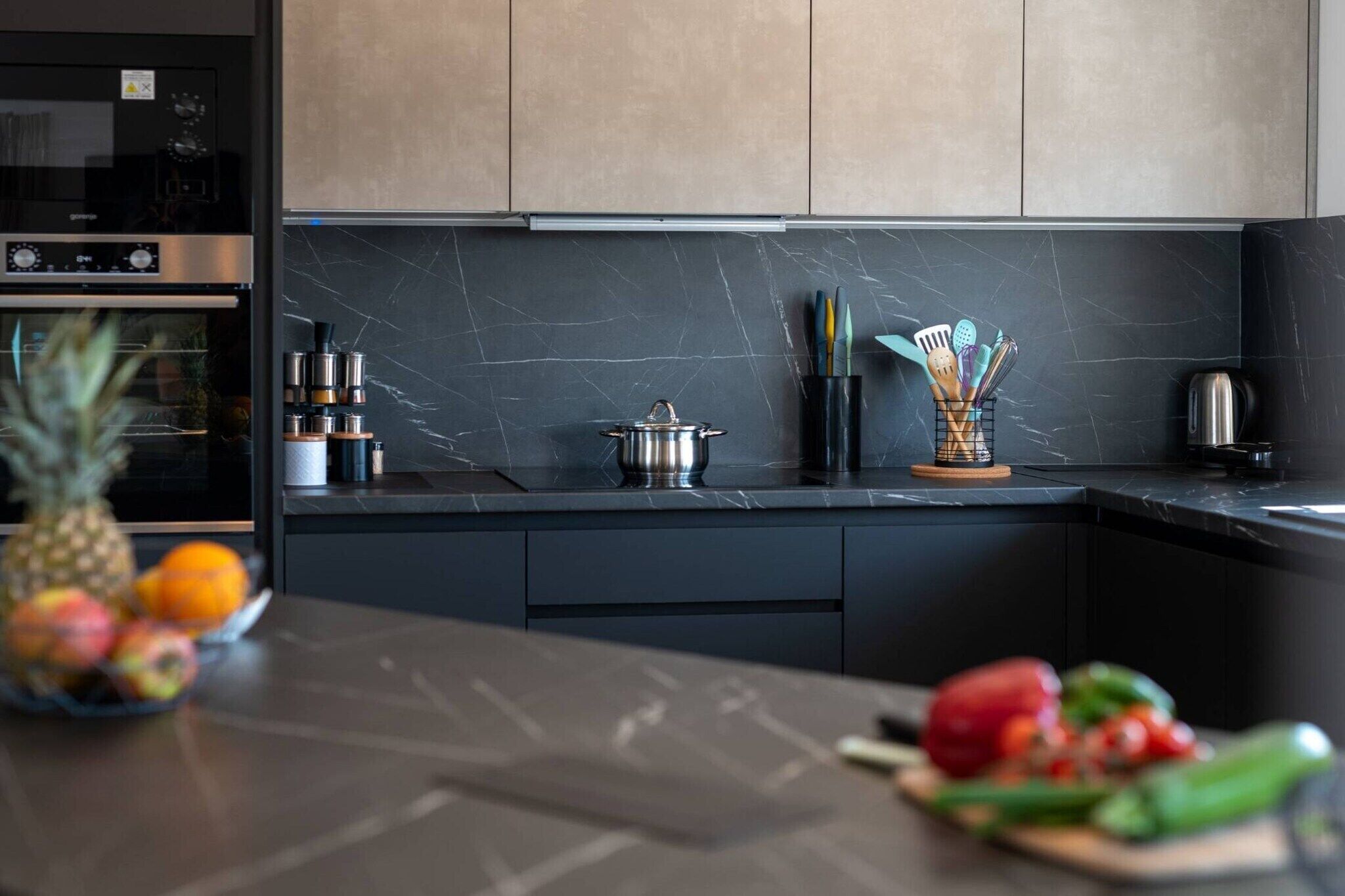 雪櫃、微波爐、焗爐、爐具