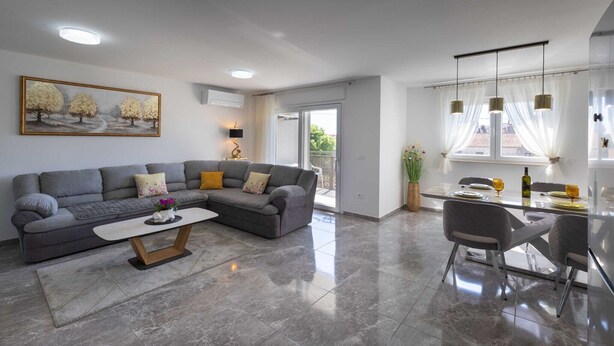 Smart TV - Kastel Stari Sunny Downtown Apartment with Terrace - One Bedroom Apartment with Terrace (Kastel Stari)