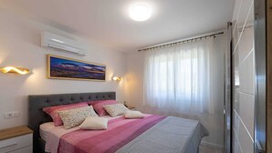 1 bedroom, travel cot, free WiFi - Kastel Stari Sunny Downtown Apartment with Terrace - One Bedroom Apartment with Terrace (Kastel Stari)