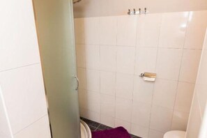 Douche, sĂšche-cheveux