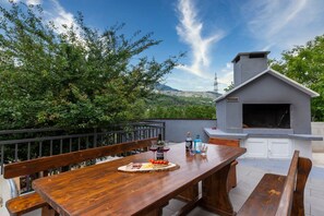 Outdoor dining - Serene Rural Villa with Pool, Sun Deck, and Children's Play Area - Five Bedroom Villa (Tugare)