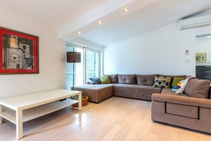 TV connectée, table de tennis de table