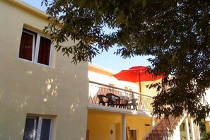Outdoor dining - Apartments Štrbić - One Bedroom Apartment - Mely (Karin Gornji)