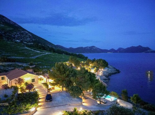  Dazzling Beachfront Villa - Villa Aria - 6 Bedrooms  - Private Heated Pool