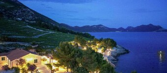 Dazzling Beachfront Villa - Villa Aria - 6 Bedrooms - Private Heated Pool