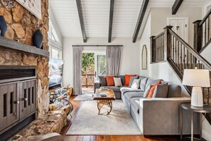 Smart TV, fireplace