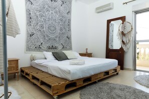 4 makuuhuonetta, silitysrauta/-lauta, ilmainen Wi-Fi, vuodevaatteet