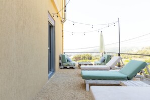 Terrace/patio - Dar Al Khattar. 4-bedroom apartment in Batroun with AC, WiFi. Enjoy your stay (Batroun)