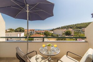 Outdoor dining - Apartments Nmn - Studio Apartment with Balcony 3 (Drvenik)