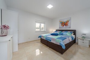 3 عدّة غرف نوم وسرير سفر وواي فاي مجانًا