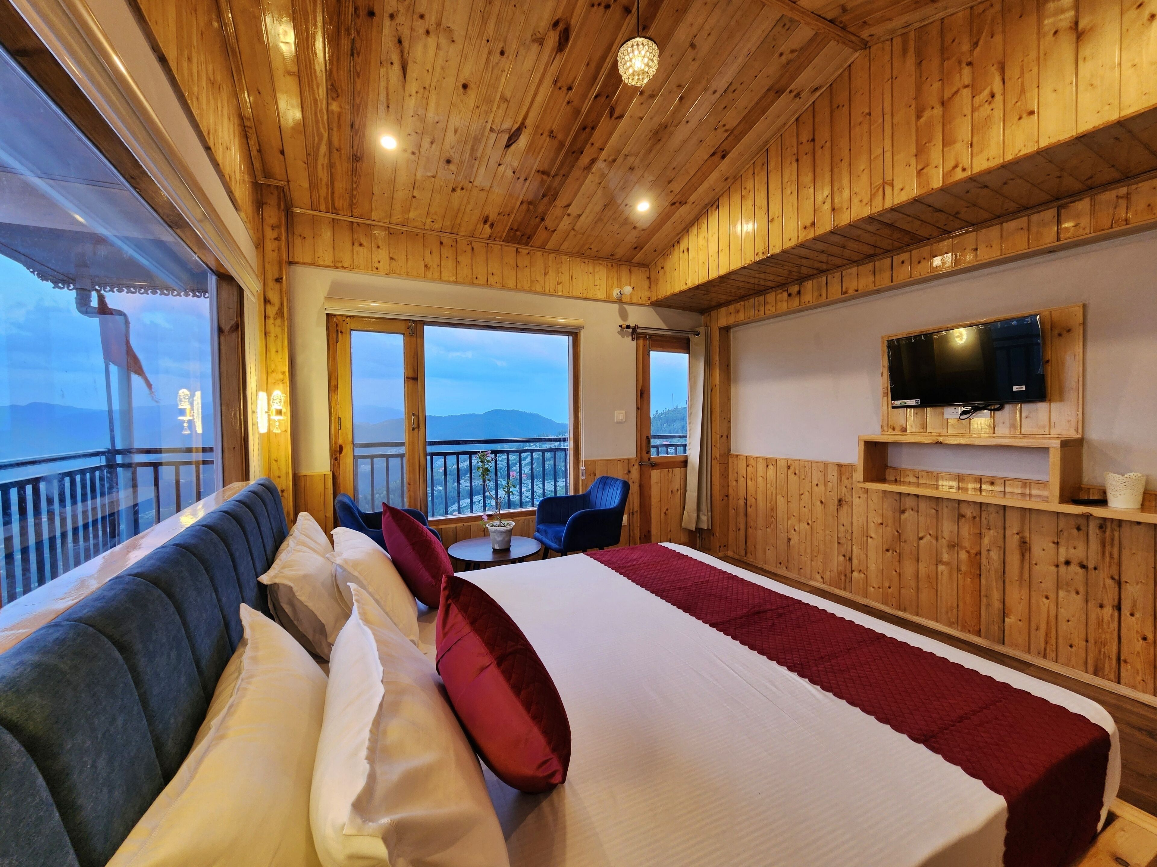 Superior Room, Balcony, Mountain View | Free WiFi