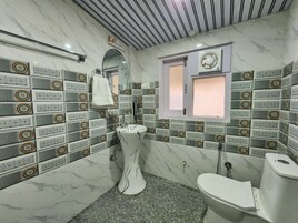 Superior Room, Balcony, Mountain View | Bathroom | Free toiletries, towels, soap, shampoo