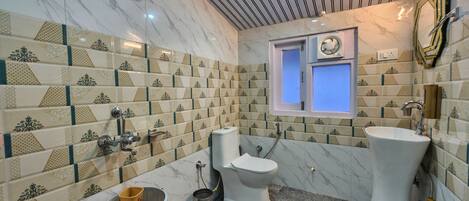 Superior-Zimmer, Balkon, Bergblick | Badezimmer