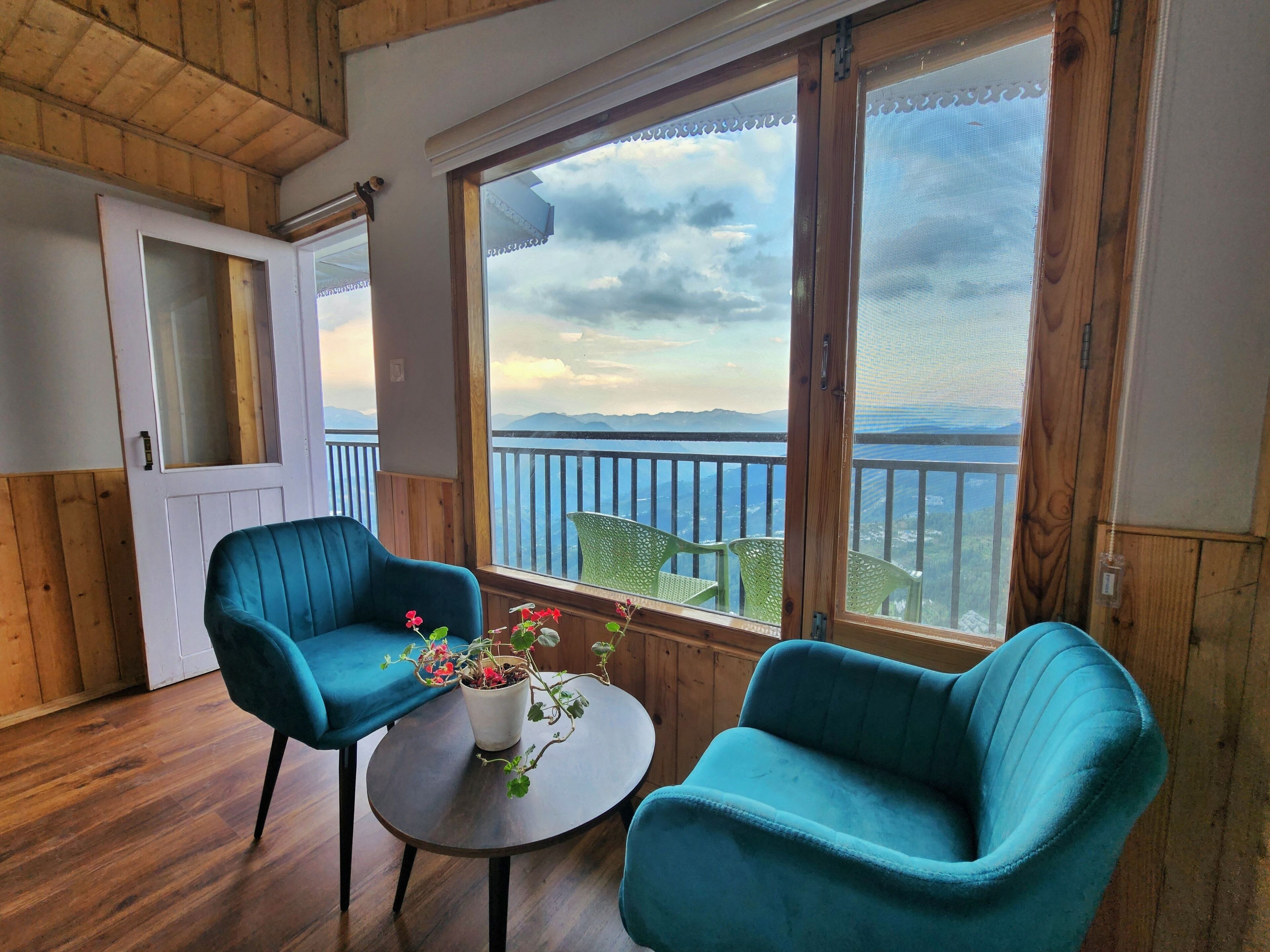 Superior Room, Balcony, Mountain View | Living area