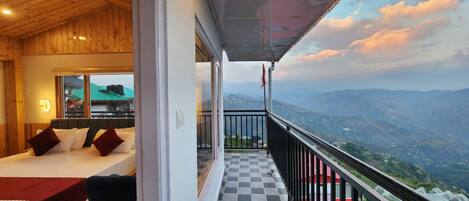 Superior-rum - balkong - utsikt mot bergen | Terrass/Patio