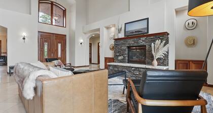 Luxe Villa • Expansive Yard • Near Rapid City