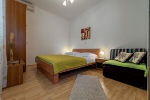1 habitación, tabla de planchar con plancha y wifi gratis 
