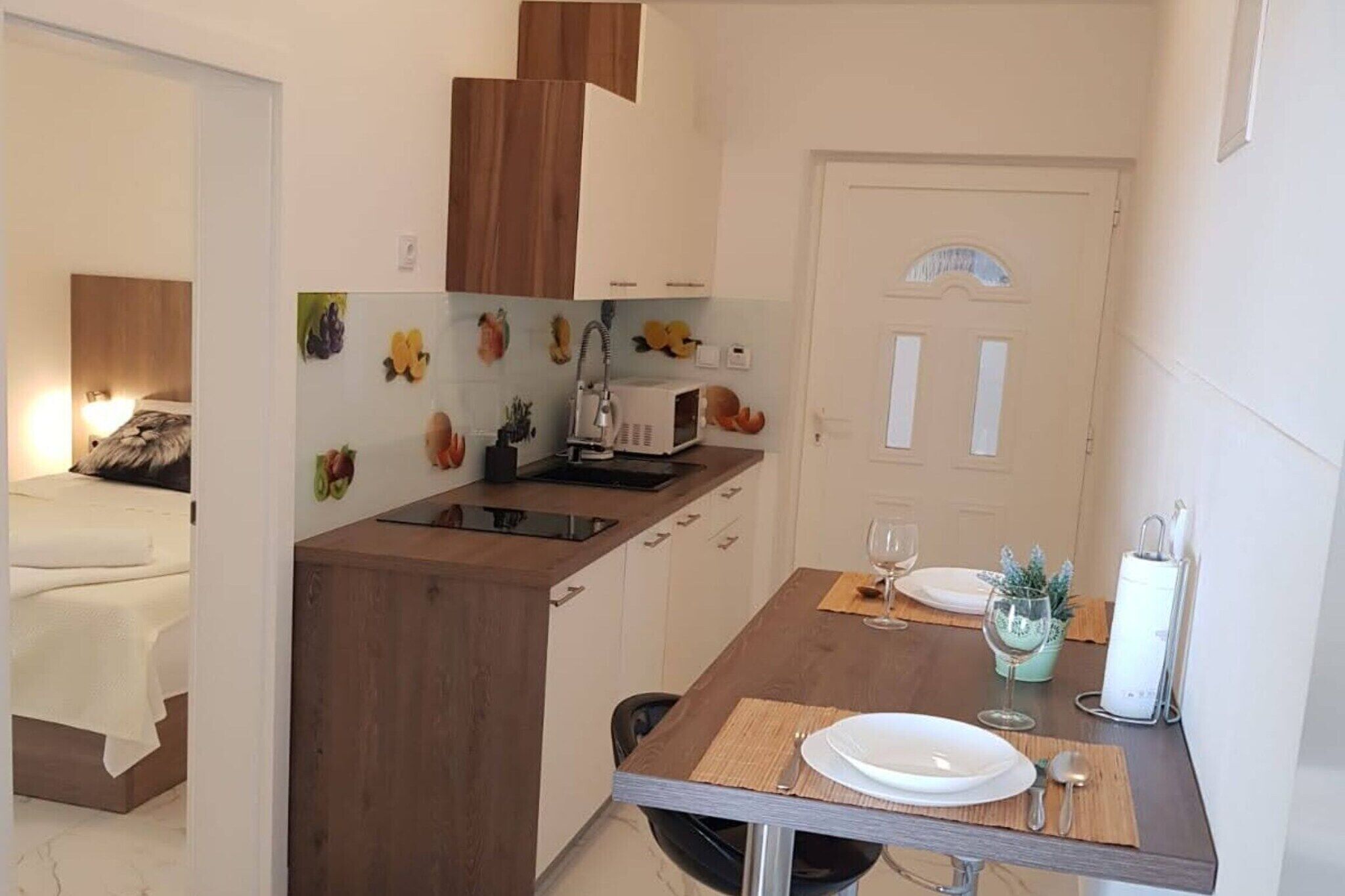 Kjøleskap, ovn, kokeplater og oppvaskmaskin