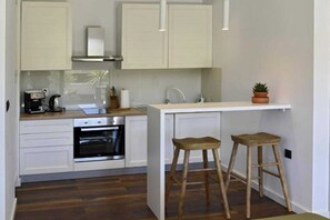 Fridge, oven, stovetop, dishwasher - Luxury Slatine Apartments with Terrace and Garden - Two Bedroom Apartment with Terrace (Slatine)