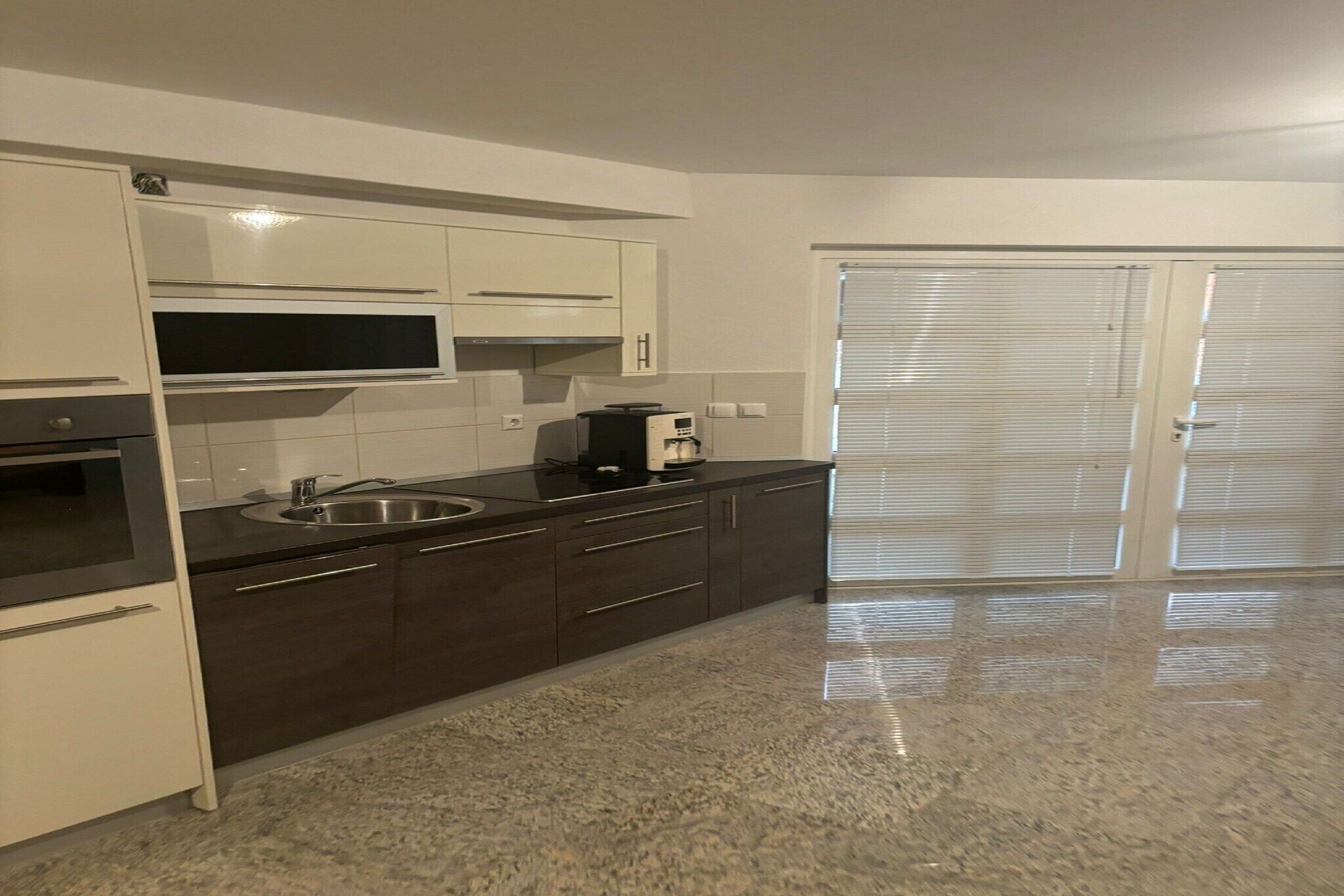 Coffee/tea maker, fridge, oven, stovetop