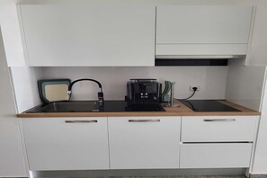 Fridge, oven, stovetop, dishwasher