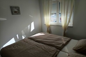 2 bedrooms, iron/ironing board, free WiFi