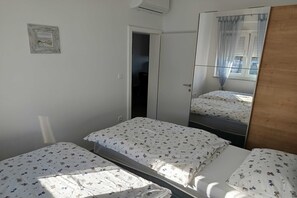 2 bedrooms, iron/ironing board, free WiFi